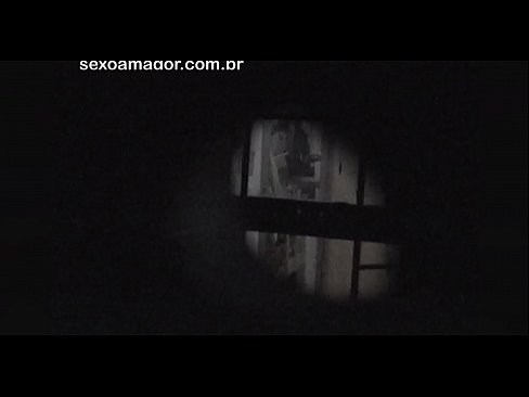 ❤️ Sarışın, içi boş tuğlaların arkasına gizlenmiş bir mahalle röntgencisi tarafından gizlice videoya alınır Porno tr.makesexnotwar.ru ❌❤